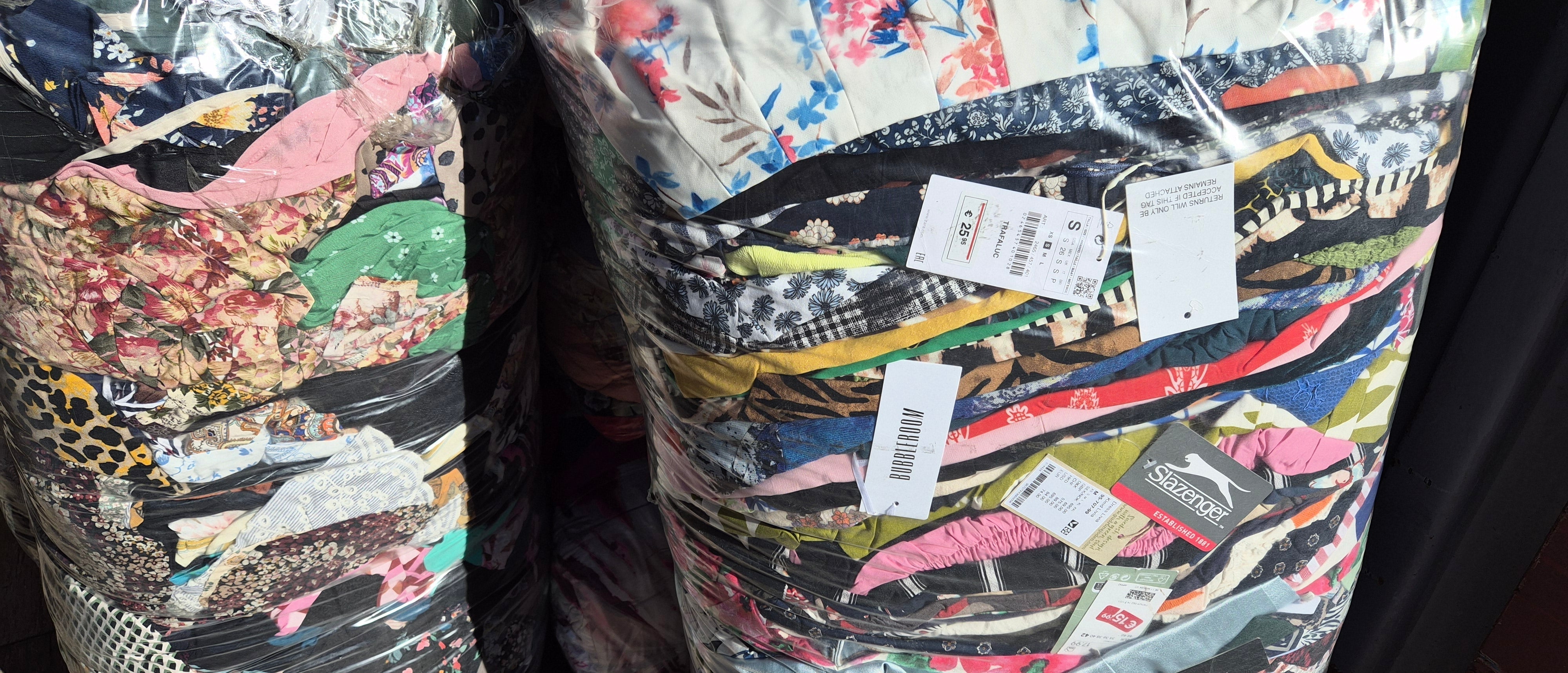 Lot vêtements femme au kilo : tout ce qu'il faut savoir avant d'acheter