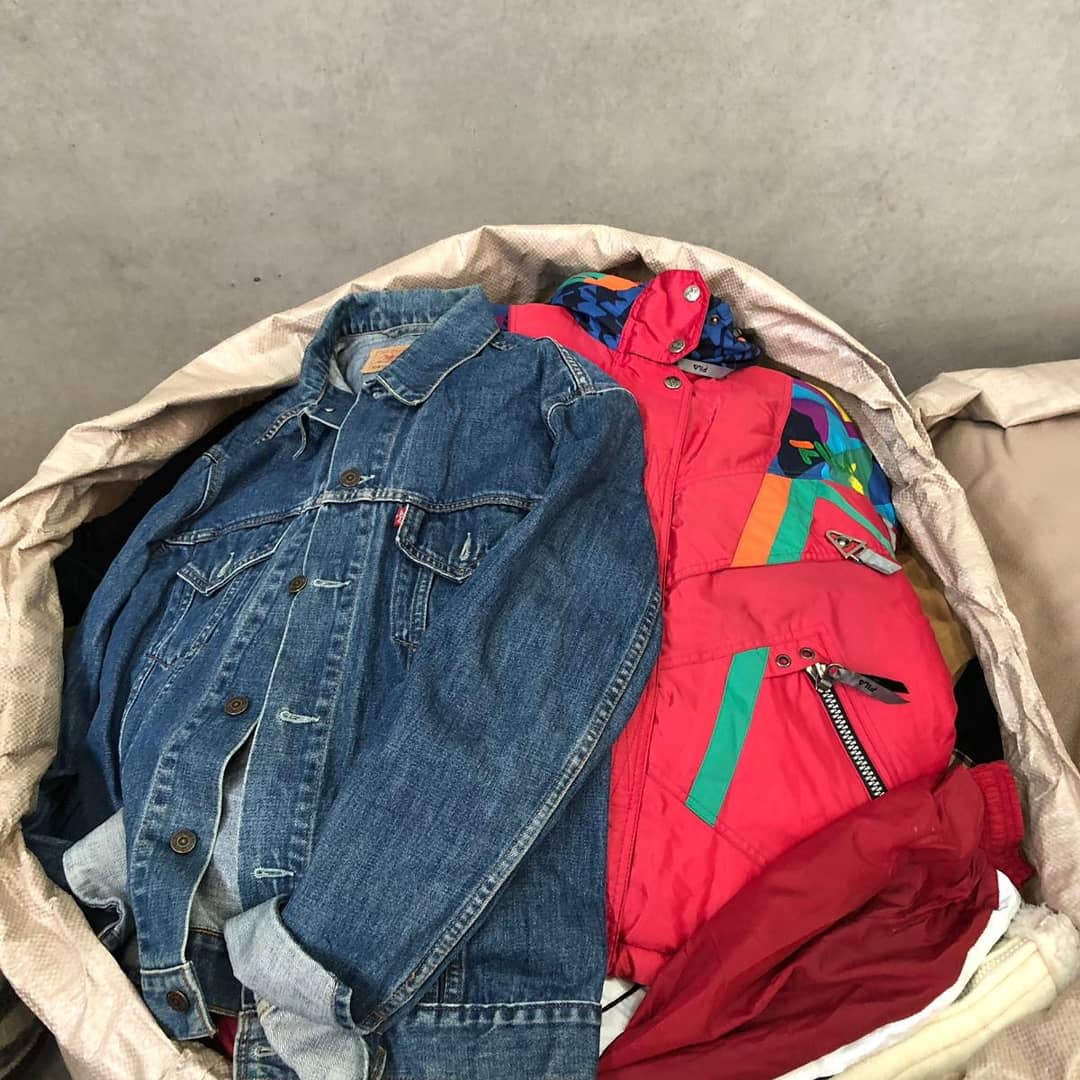 palettes de 150 kilos de vintage mixte avec marques inclus hiver été