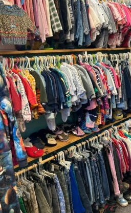 30 kilos of second-hand summer cream children's clothing, girls and boys, mixed, all sizes, special market and shops