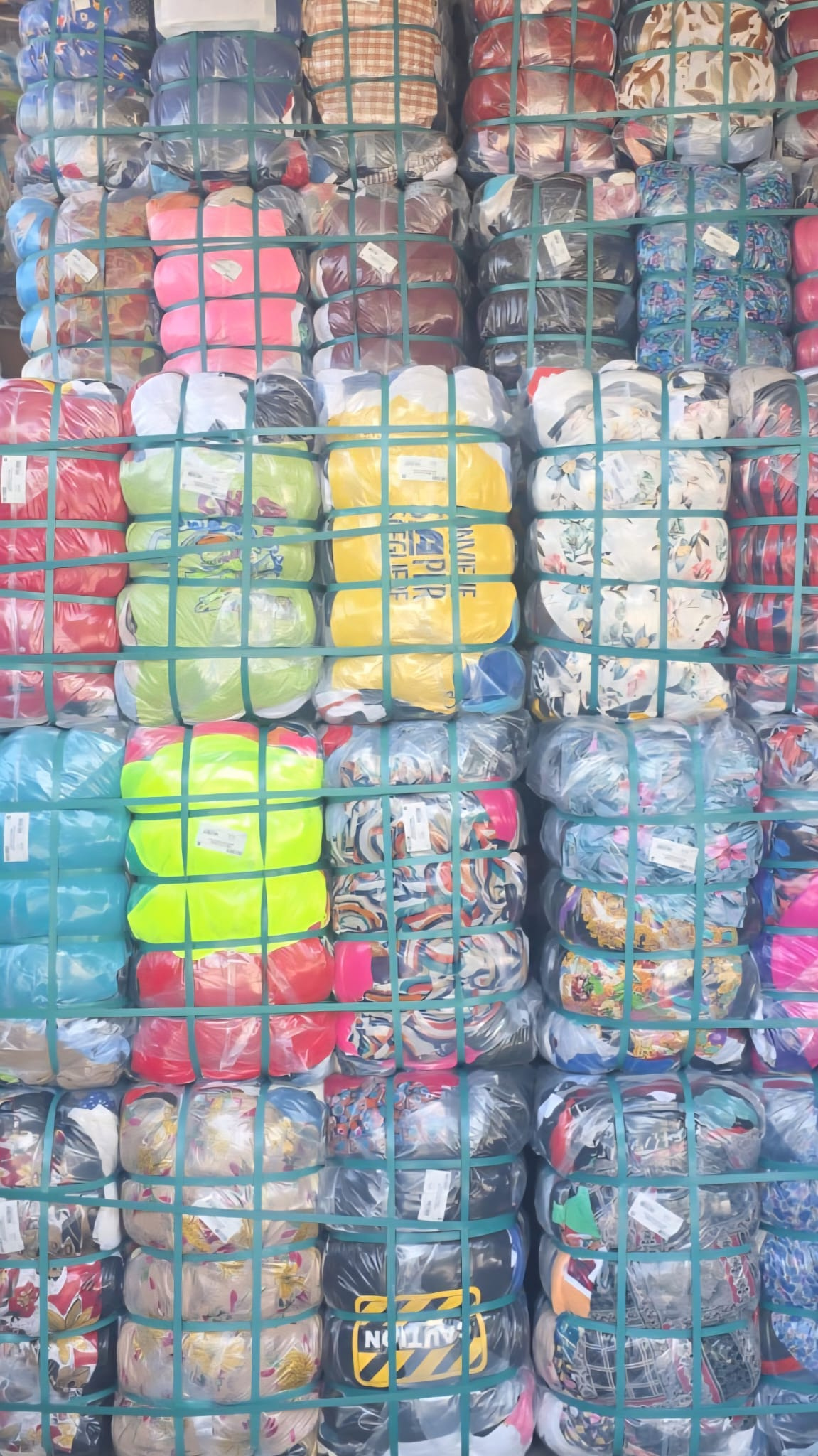 Homme– été – Friperie Qualité GRADE A  – 15 BALLES 45KGS