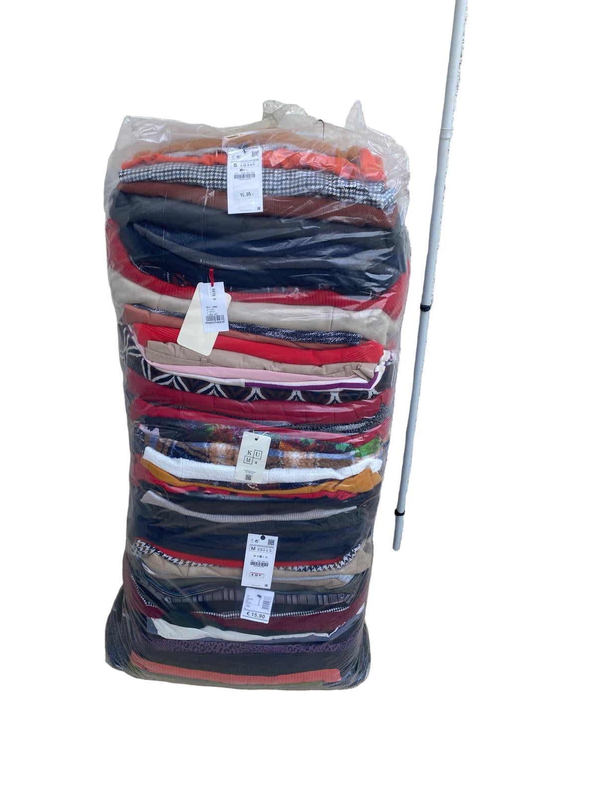 CAJA DE 20 KILOS THRIFT SHOP CREMA boutique especial y mercado ropa mujer mixta invierno