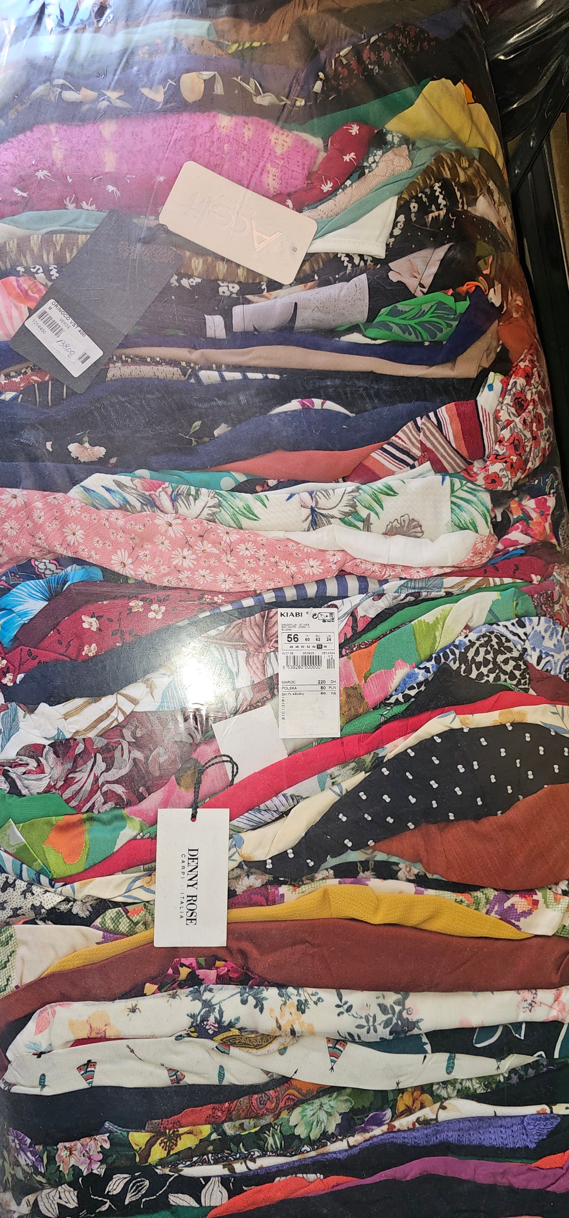 Palettes FRIPERIE CREME  saison HIVER FEMME HOMME enfants spécialement boutique 300 KILOS (Copie)