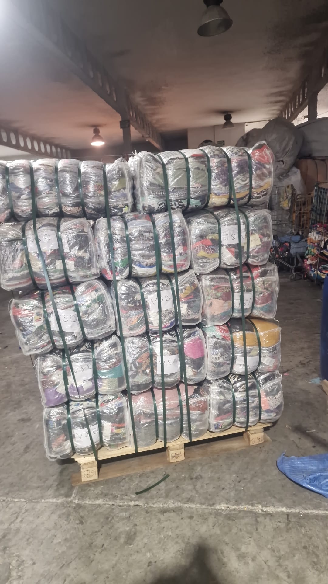 Lot 15 balles femme ete et 15 balles enfants qualité 1 -45 kilos